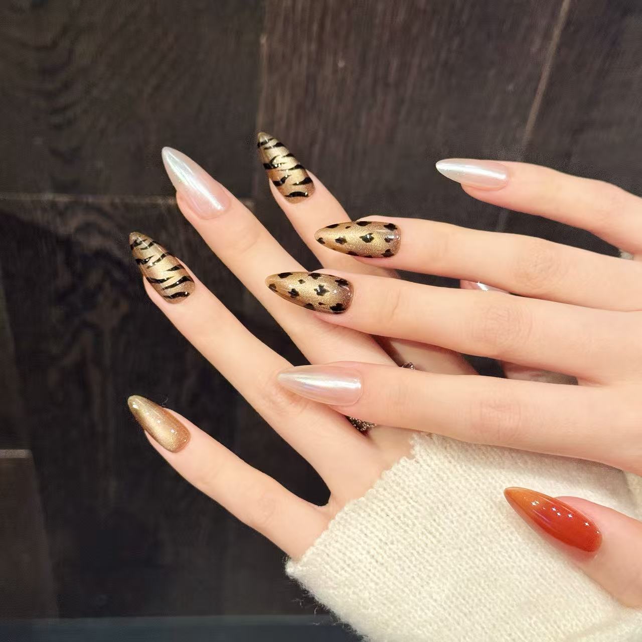 10pcs Handmade Almond Press On - Nail Art Zebra Design 评论和价格